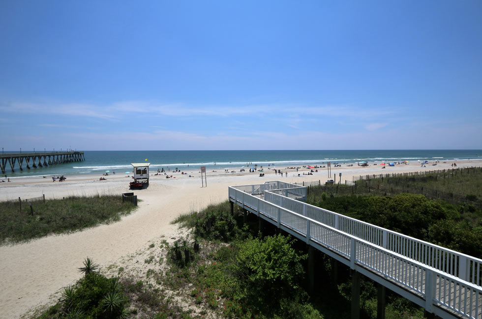 Only a wide beach stands between you and the Atlantic Ocean - Accommodation Wrightsville Beach - North Carolina